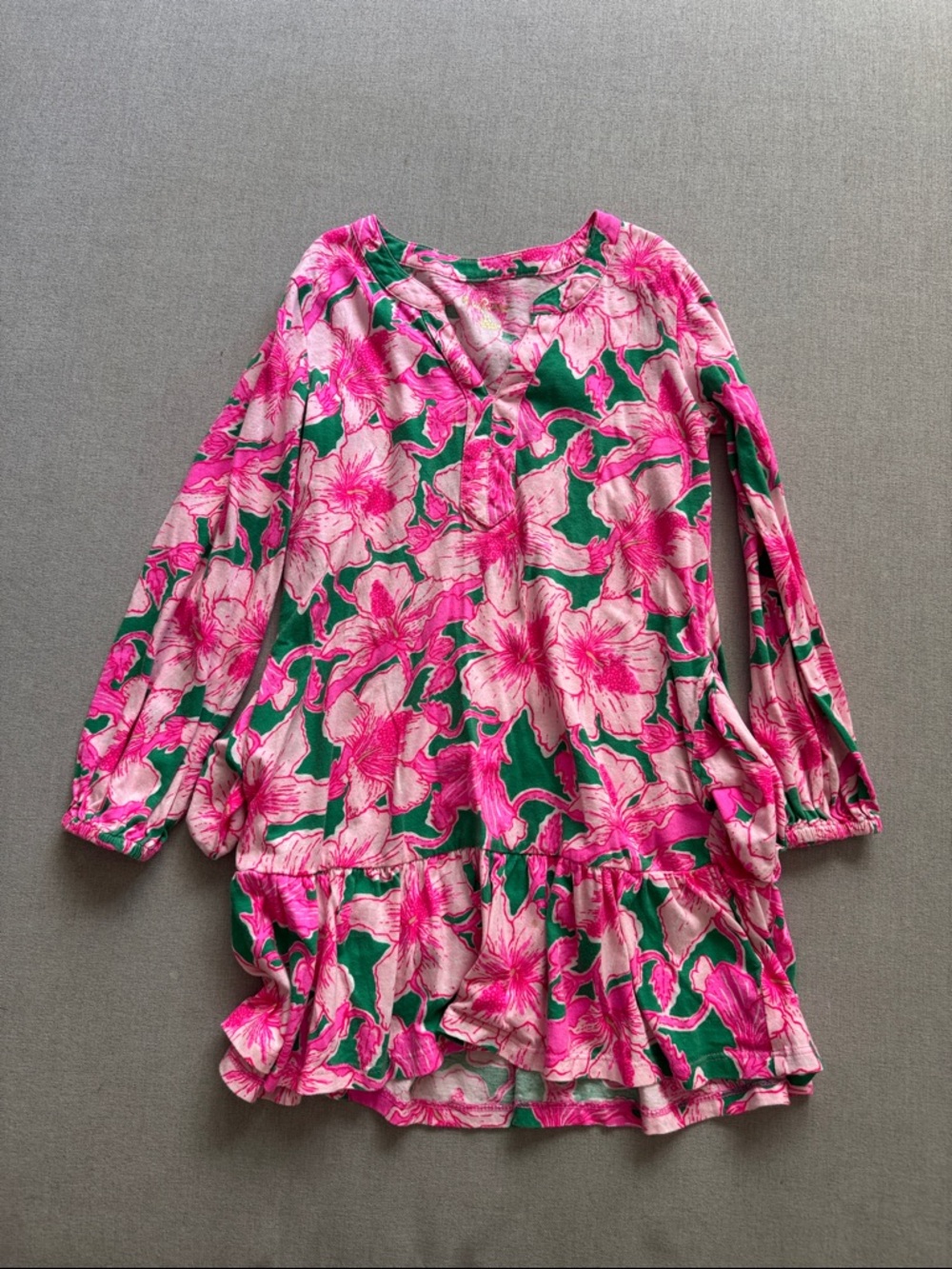 Lilly Pulitzer girls long sleeved dress size M or 6-7 in hibiscus kiss pattern